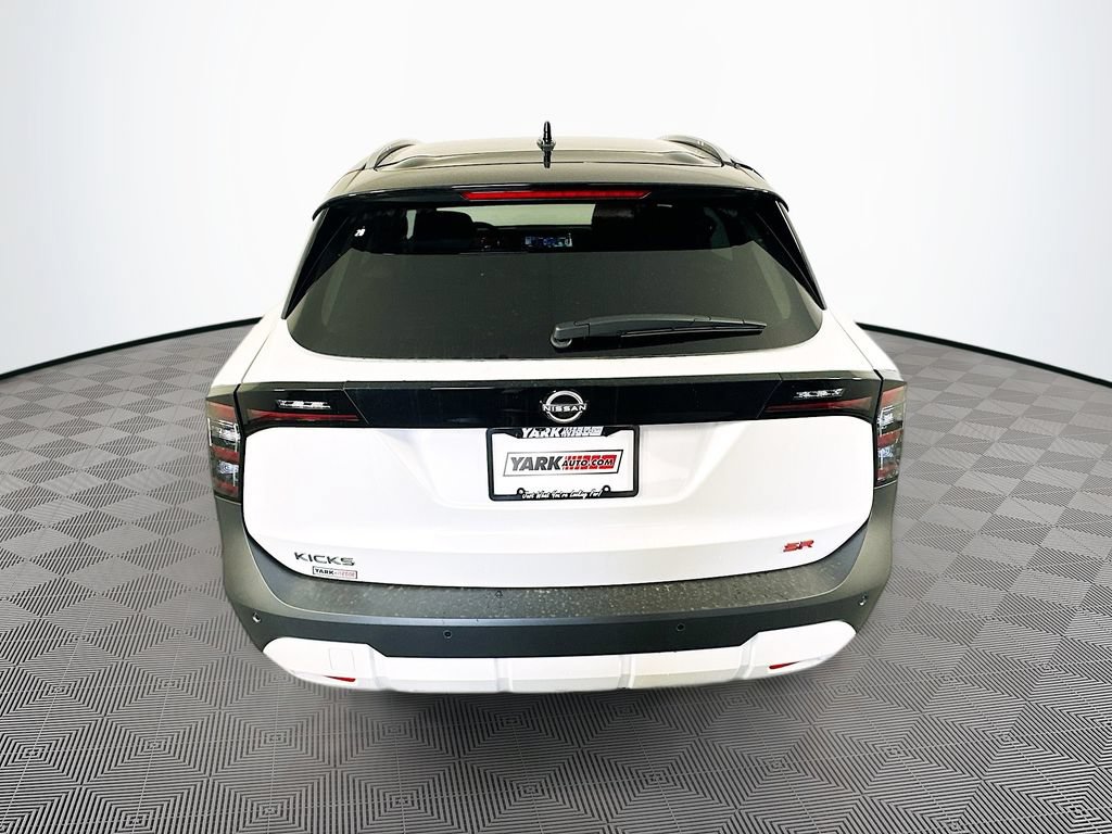 New 2026 Nissan Kicks SR w/ SR Premium Package FWD image 9