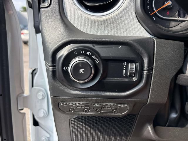 Used 2024 Jeep Wrangler Unlimited Sahara AWD/4WD image 23