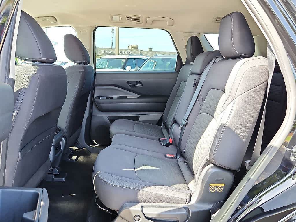 Used 2025 Nissan Pathfinder SV FWD image 8