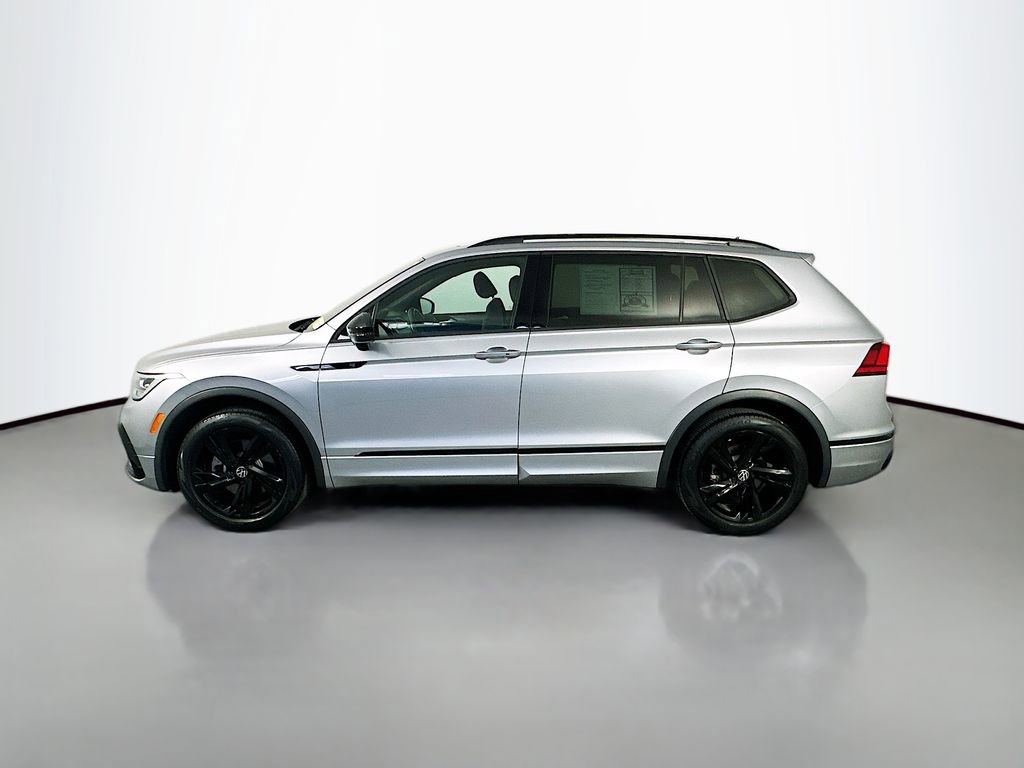 Used 2023 Volkswagen Tiguan SE R-Line image 4