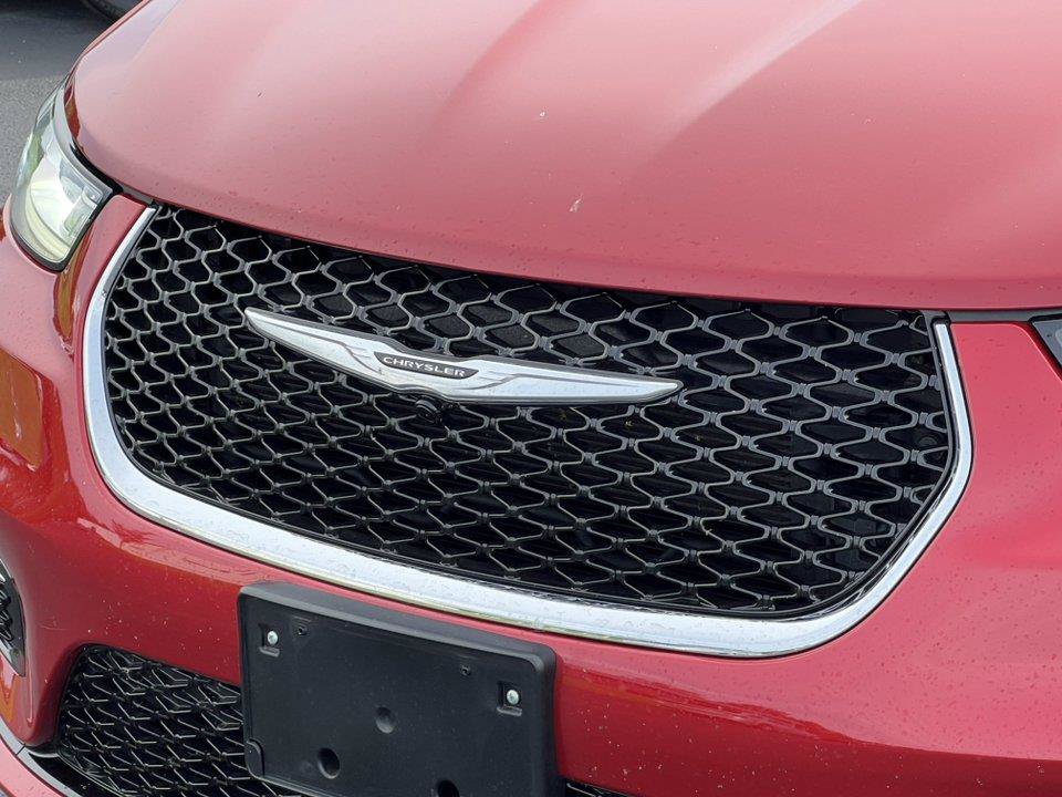 Used 2026 Chrysler Pacifica Limited FWD image 8