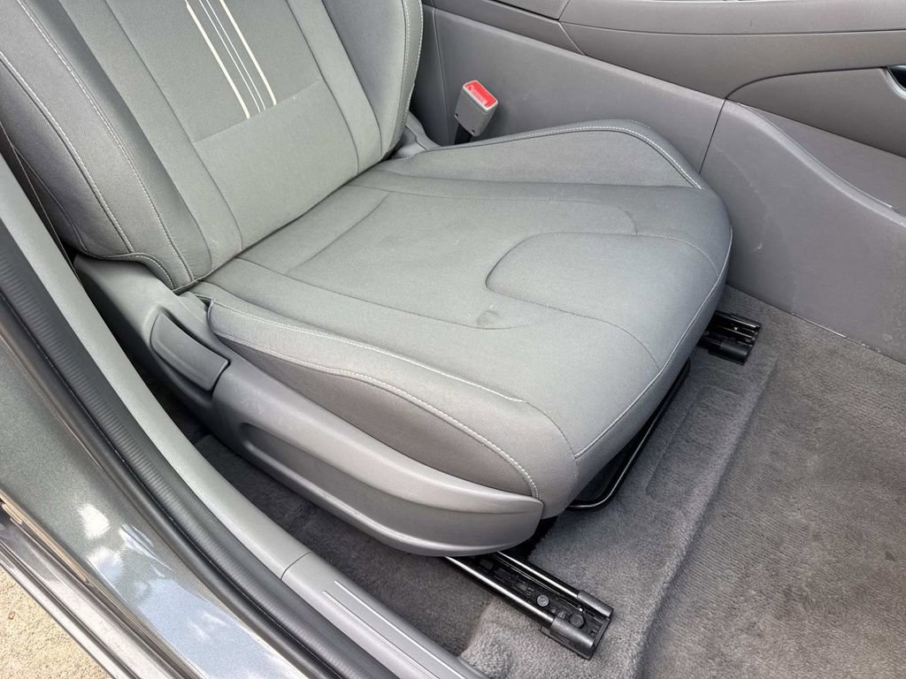 Used 2025 Hyundai Elantra SEL image 24