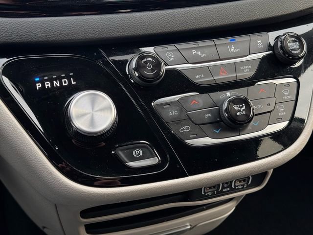 Used 2024 Chrysler Pacifica Touring-L image 22