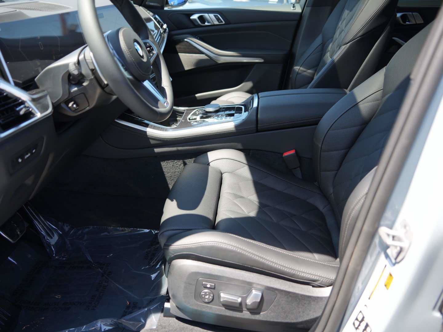 New 2026 BMW X5 xDrive40i w/ M Sport Package AWD/4WD image 15
