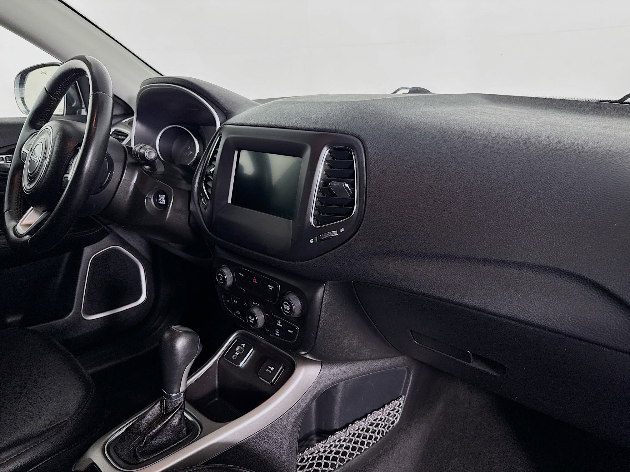 Used 2018 Jeep Compass Latitude w/ Popular Equipment Group image 29