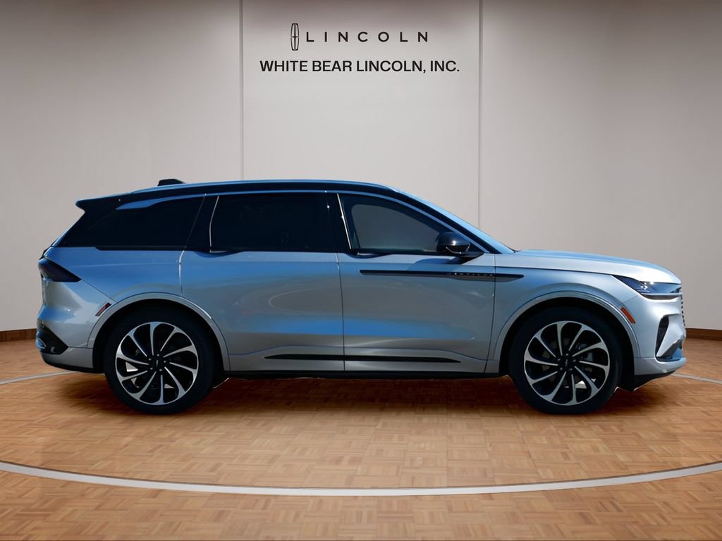 Certified 2025 Lincoln Nautilus Black Label AWD/4WD image 4