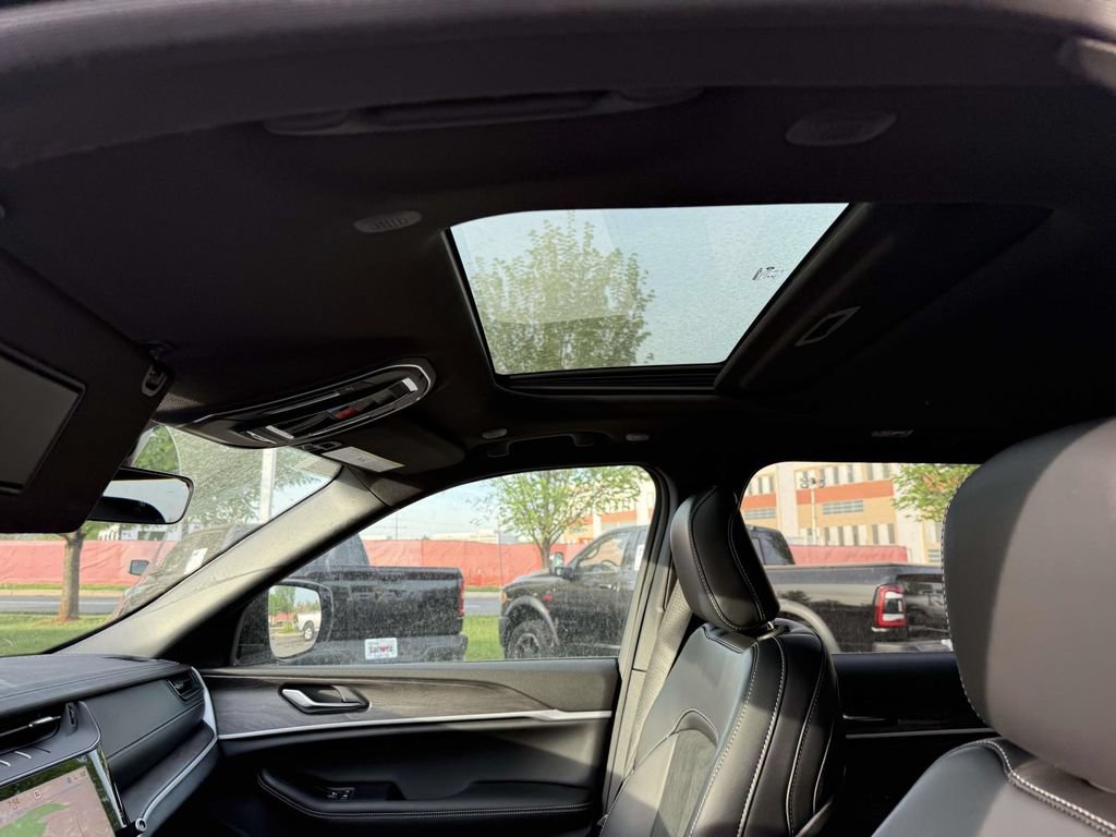 New 2026 Jeep Grand Cherokee Altitude AWD/4WD image 4