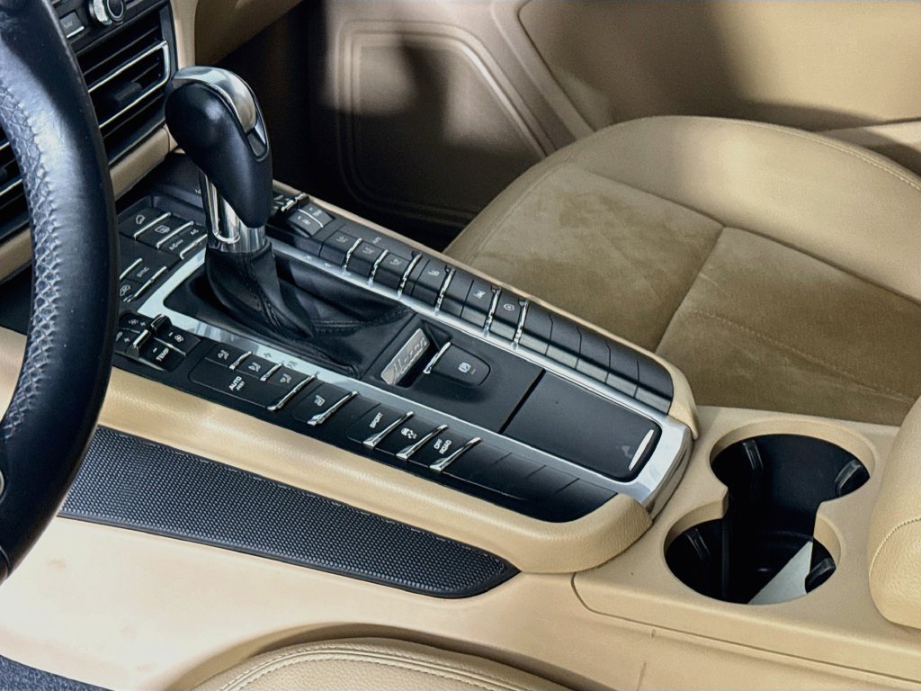 Certified 2021 Porsche Macan AWD/4WD image 21