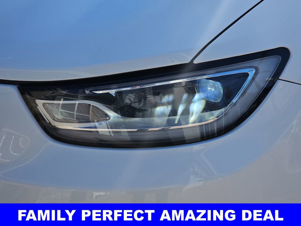 Used 2024 Chrysler Pacifica Select image 35