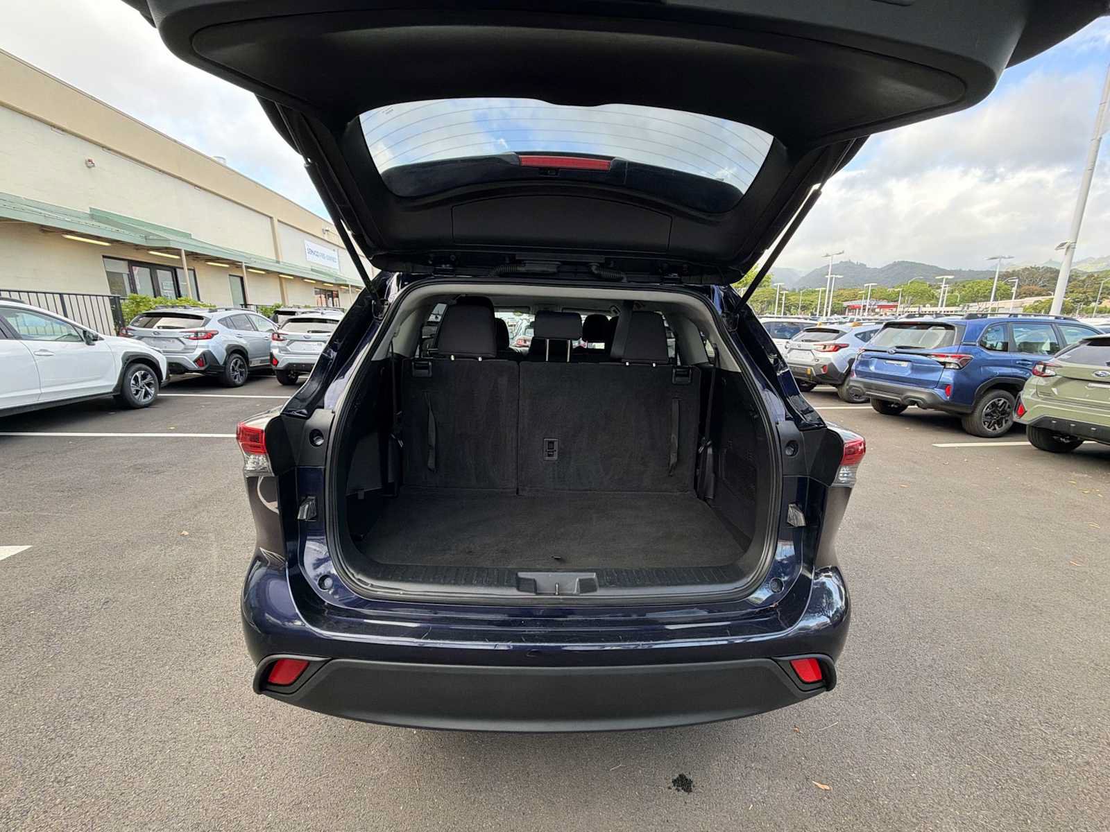Used 2023 Toyota Highlander L FWD image 25