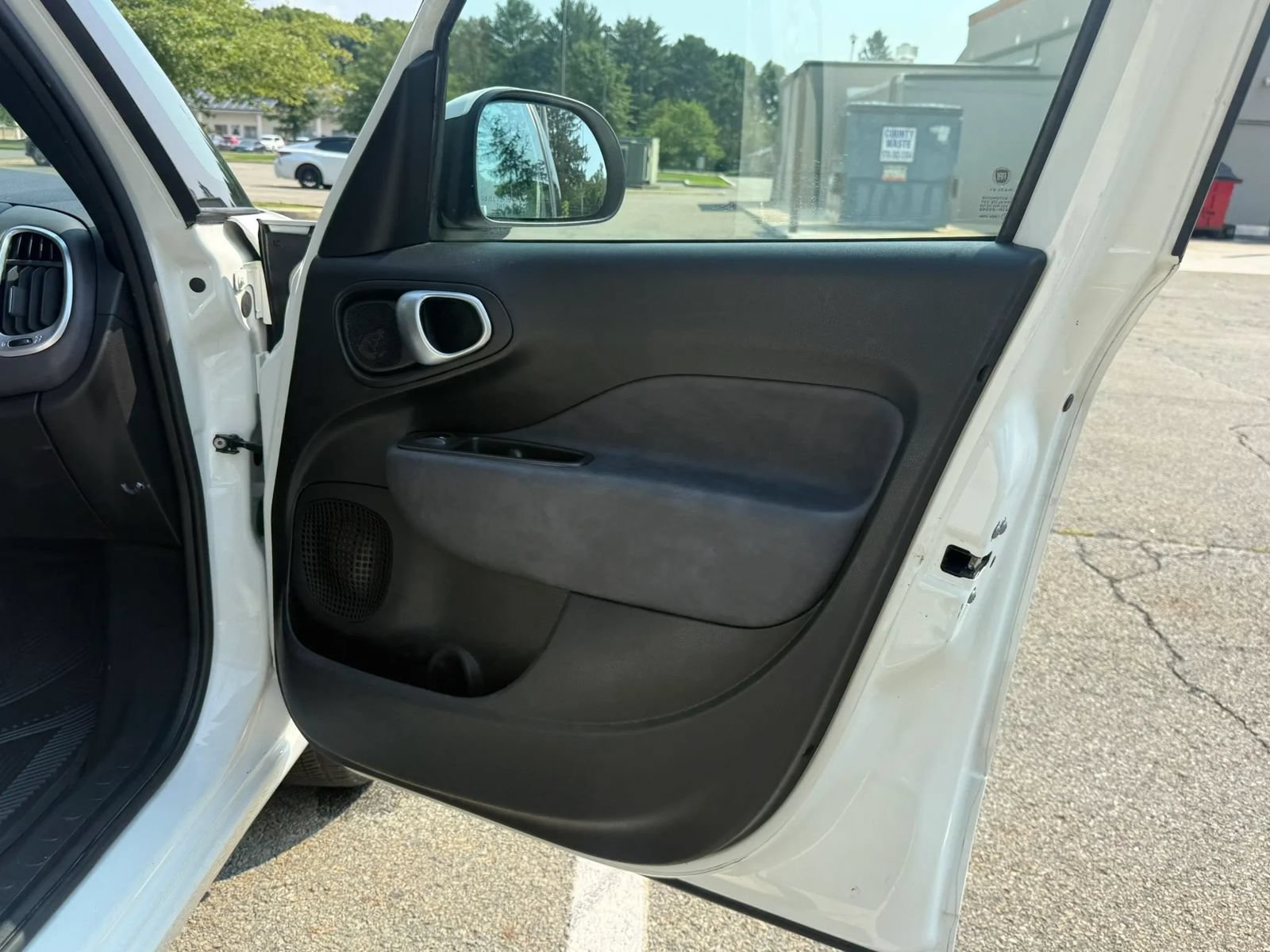 Used 2015 FIAT 500L Lounge FWD image 18