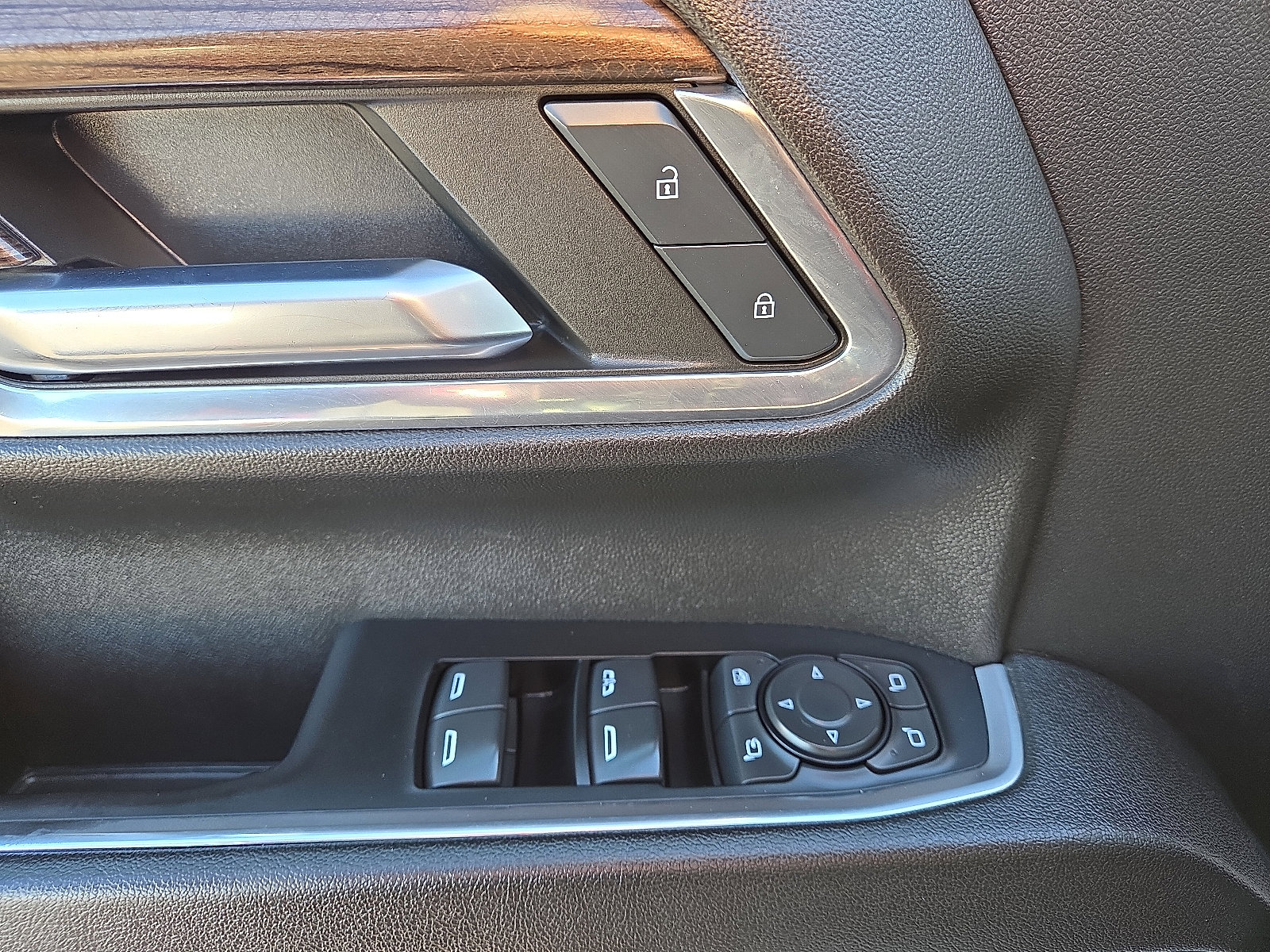 Used 2024 Chevrolet Silverado 2500 LT w/ Convenience Package image 12