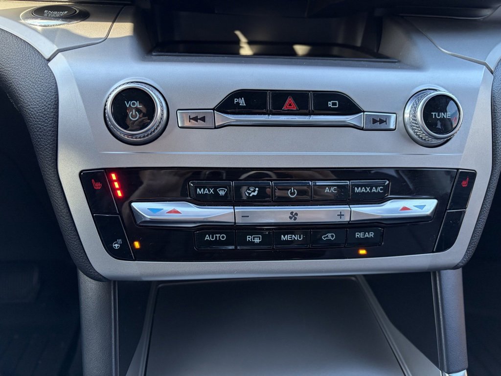 Used 2022 Ford Explorer XLT w/ Equipment Group 202A image 14