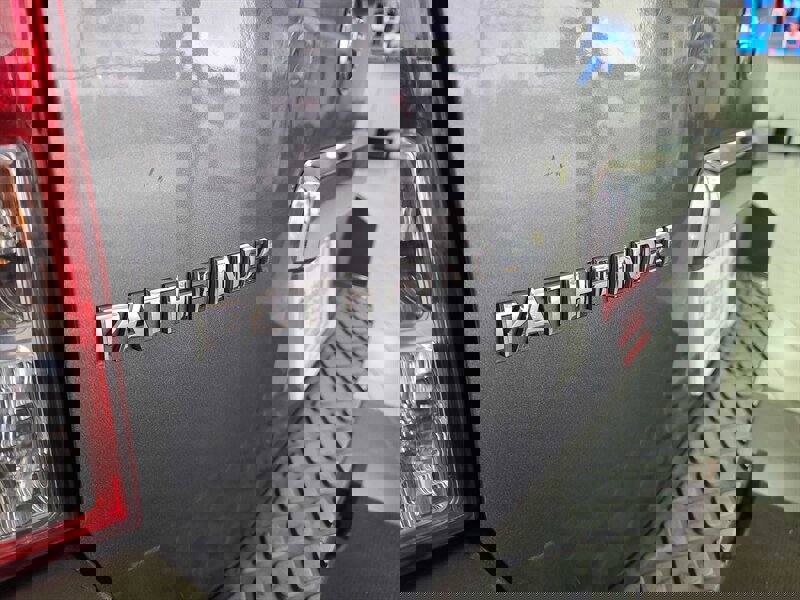 Used 2006 Nissan Pathfinder SE w/ (P01) Se Premium Pkg image 35