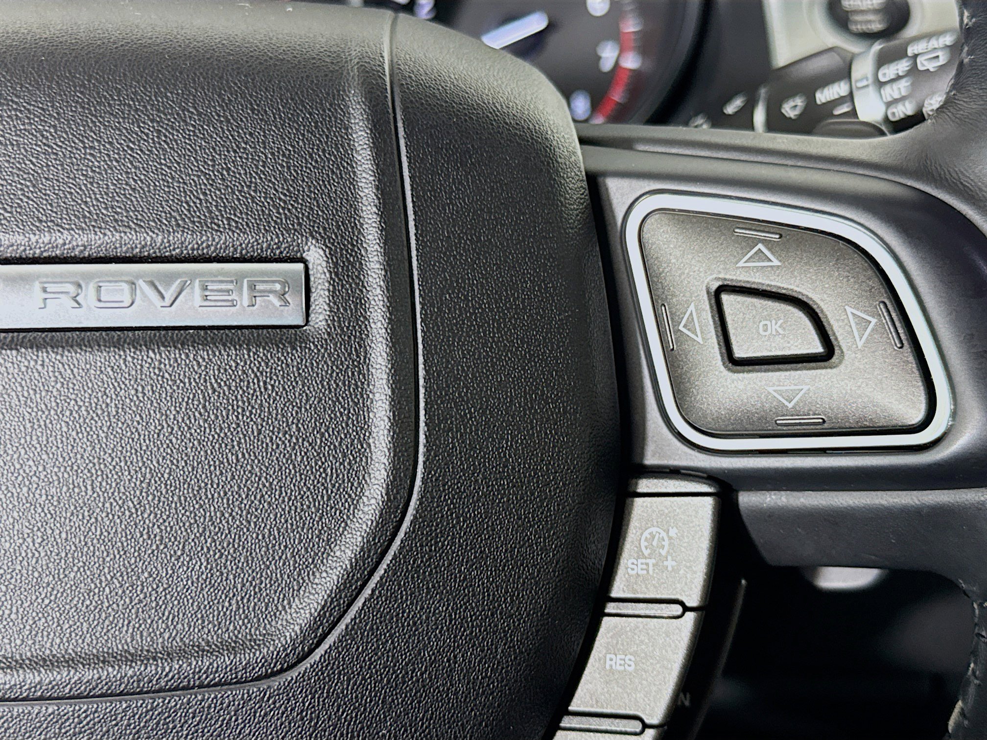 Used 2017 Land Rover Range Rover Evoque SE image 14
