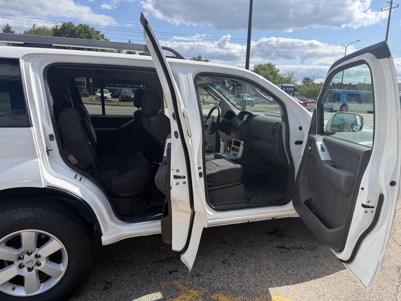 Used 2008 Nissan Pathfinder SE AWD/4WD image 8