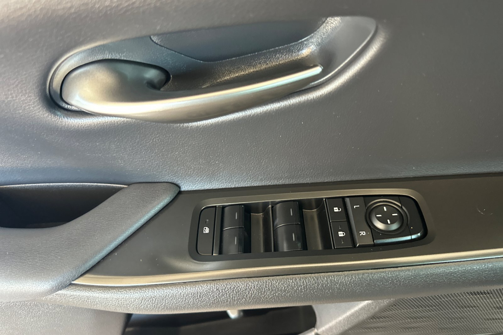 Certified 2025 Lexus UX 300h FWD image 8