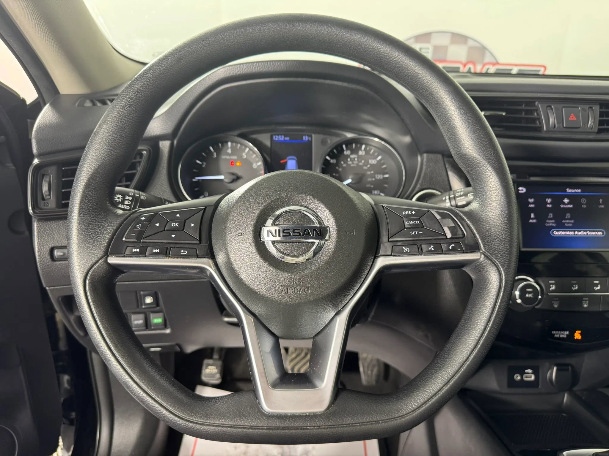 Used 2018 Nissan Rogue SV image 13