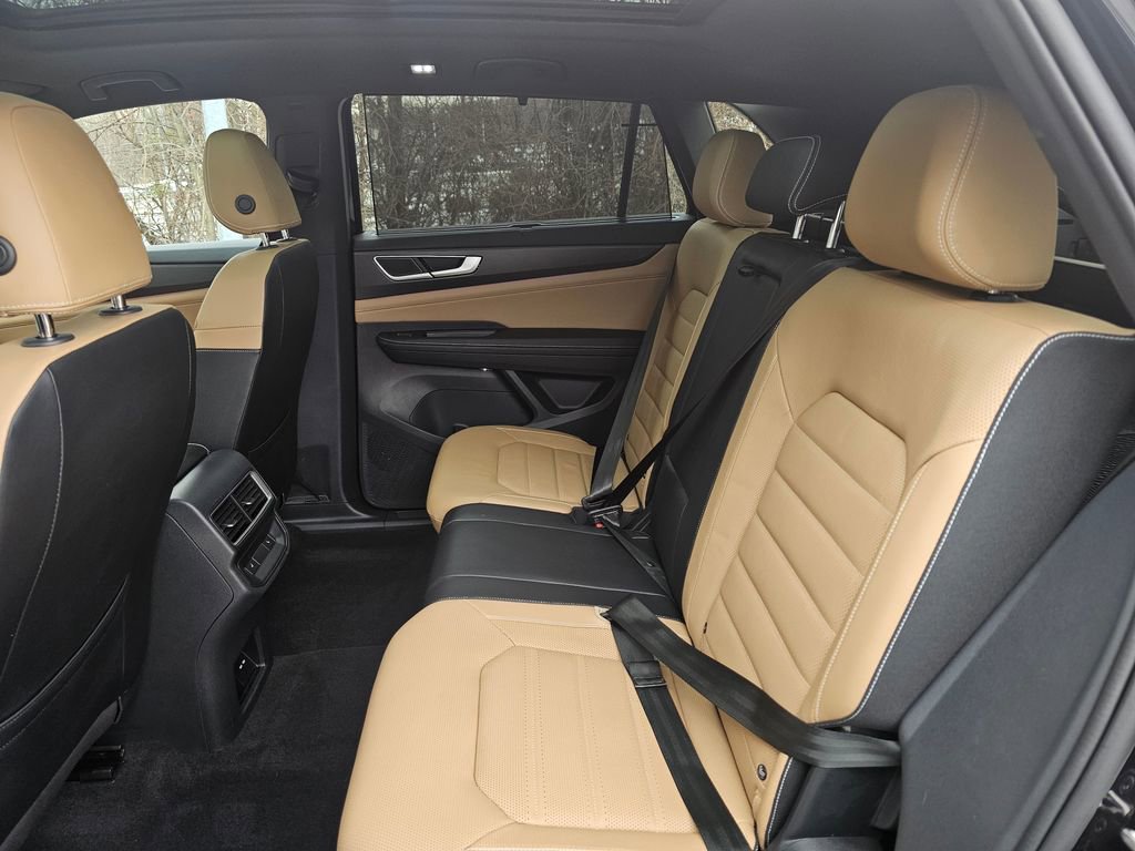 Used 2024 Volkswagen Atlas Cross Sport SEL R-Line image 16