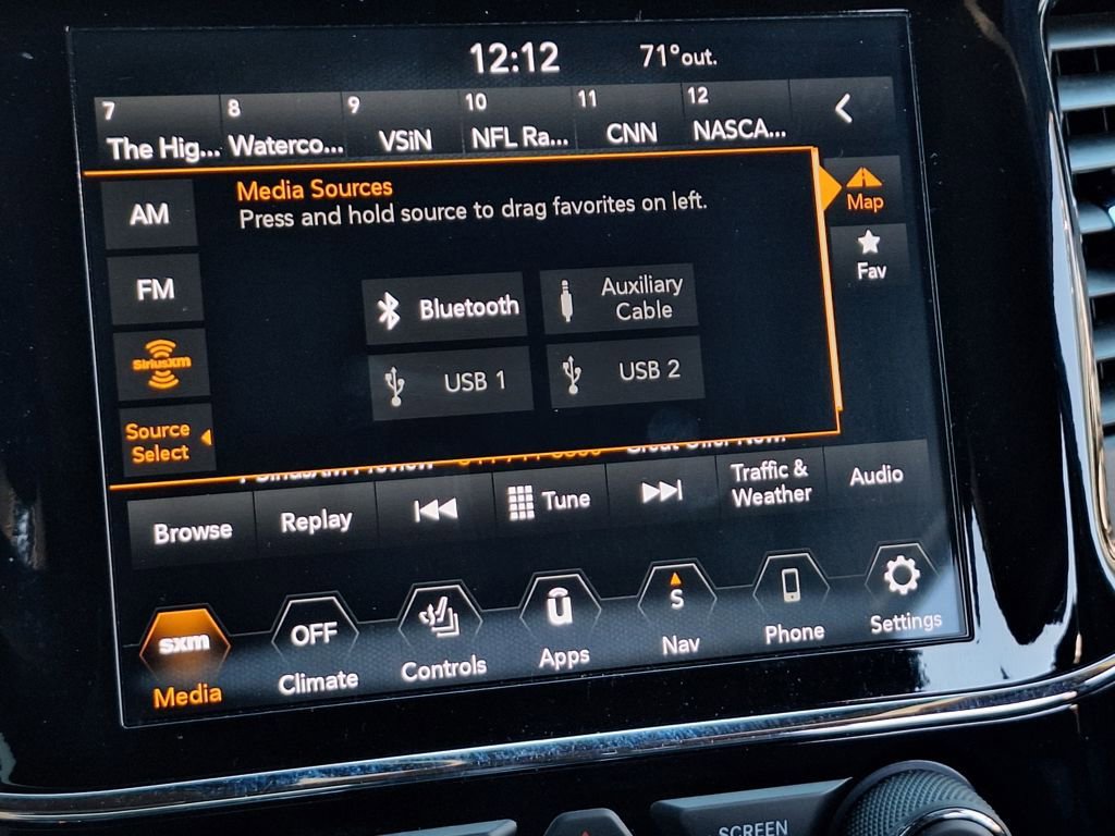 Used 2020 Jeep Grand Cherokee Altitude image 22