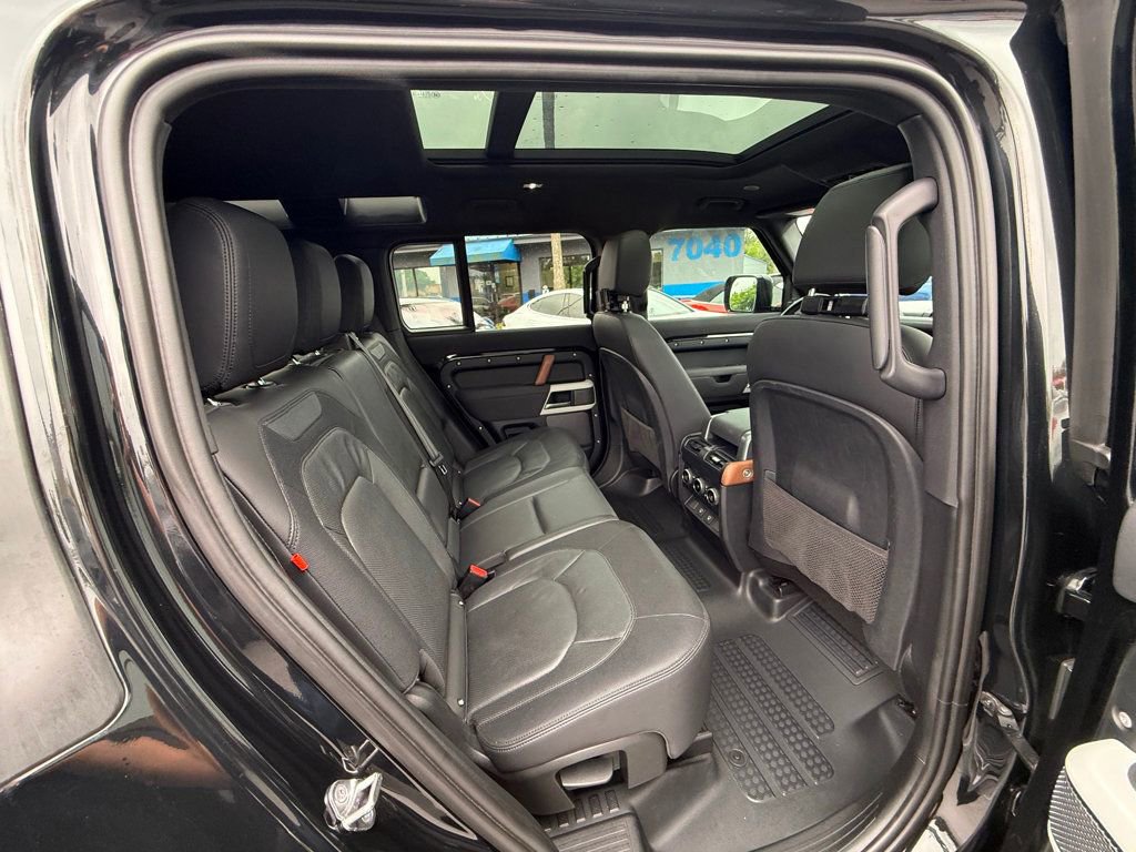 Used 2023 Land Rover Defender 110 X-Dynamic SE AWD/4WD image 30