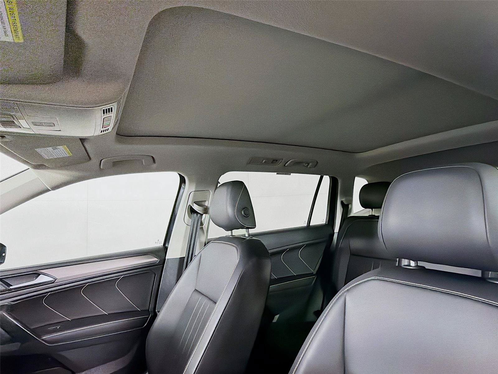 Used 2023 Volkswagen Tiguan SE w/ Panoramic Sunroof Package AWD/4WD image 5