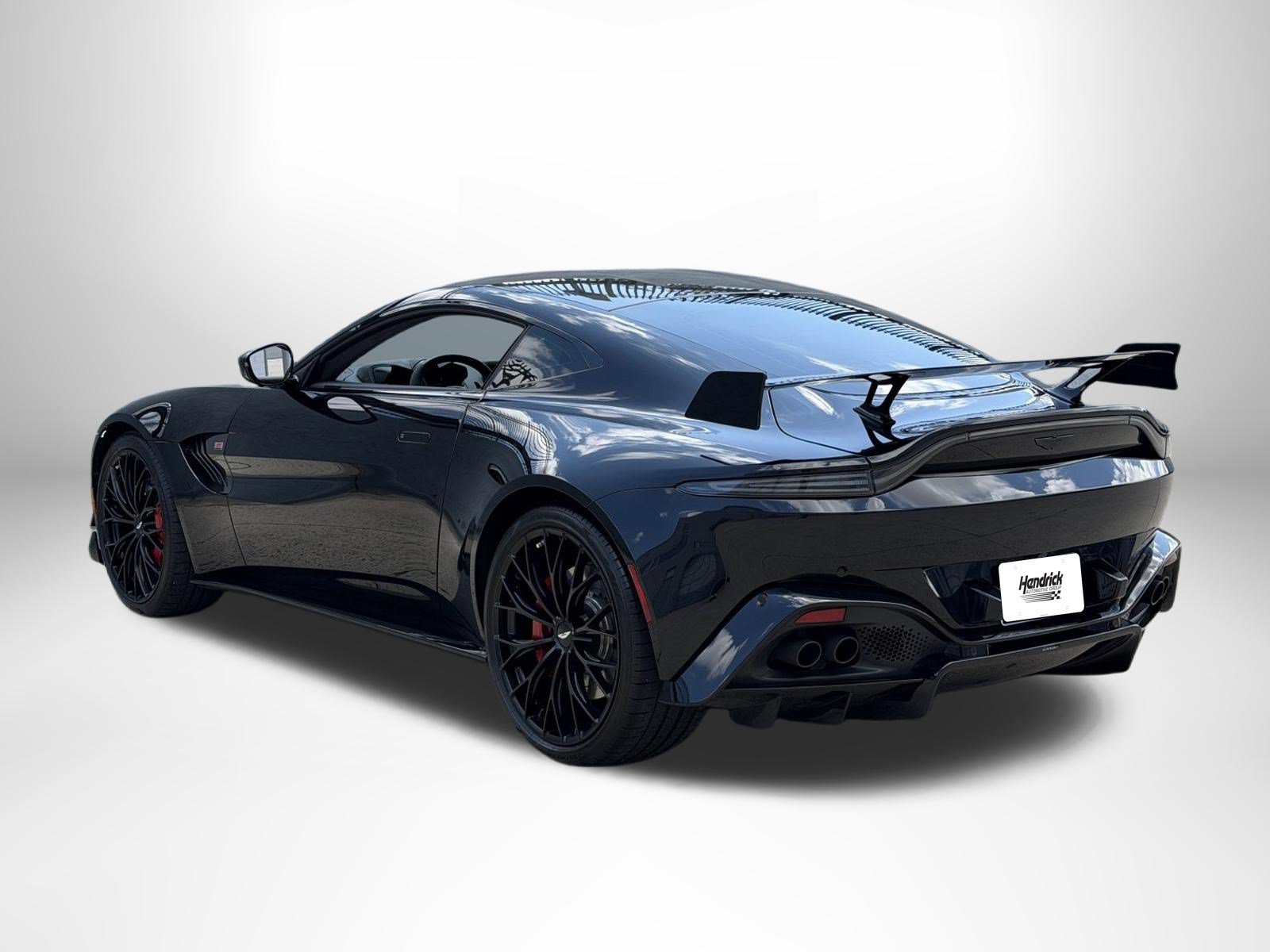 Used 2022 Aston Martin V8 Vantage Coupe RWD image 2