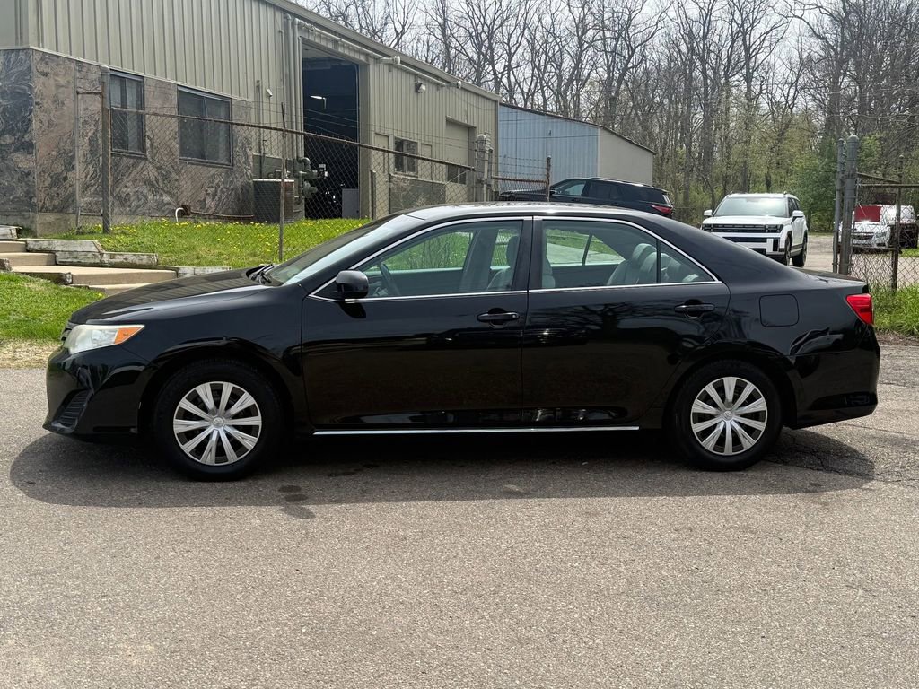 Used 2012 Toyota Camry LE FWD image 3