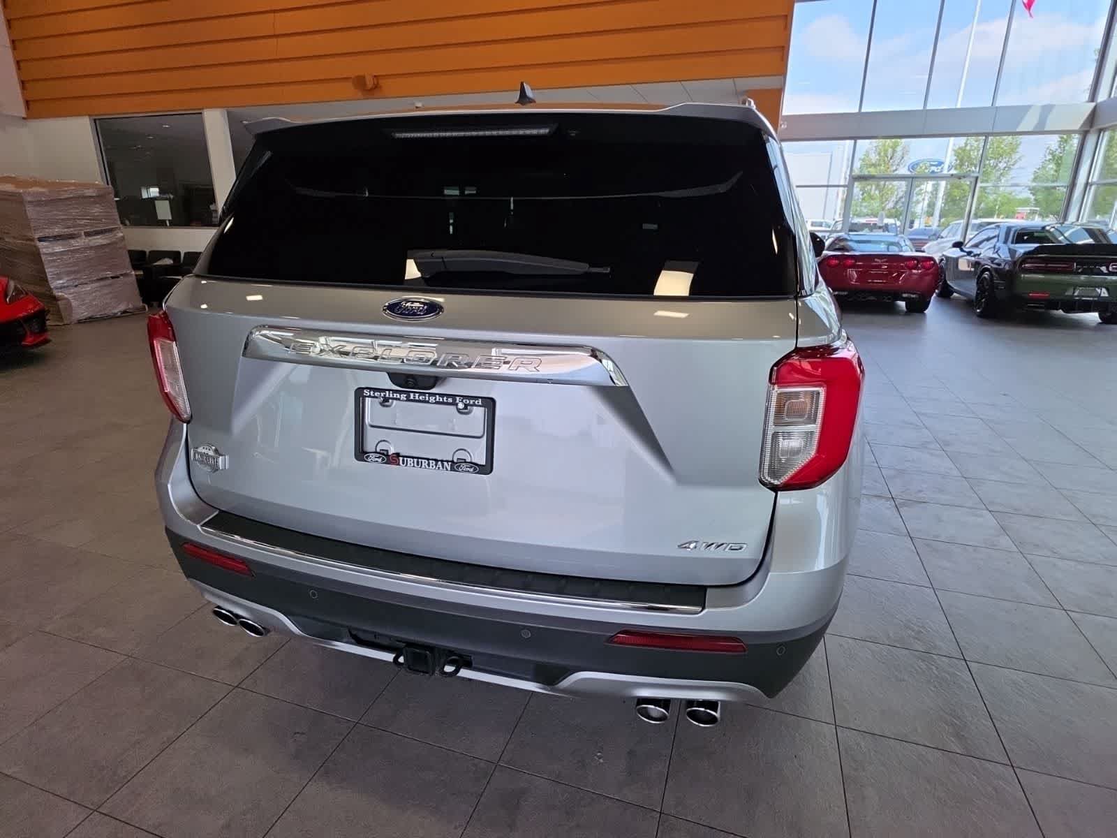 Used 2024 Ford Explorer King Ranch w/ Technology Package AWD/4WD image 10