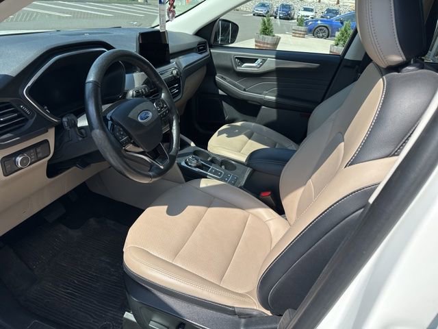 Used 2021 Ford Escape Titanium w/ Class II Trailer Tow Package image 3