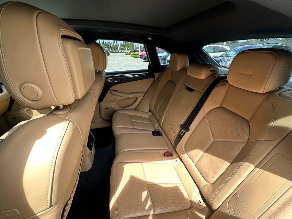 Certified 2018 Porsche Macan w/ Premium Package Plus AWD/4WD image 37