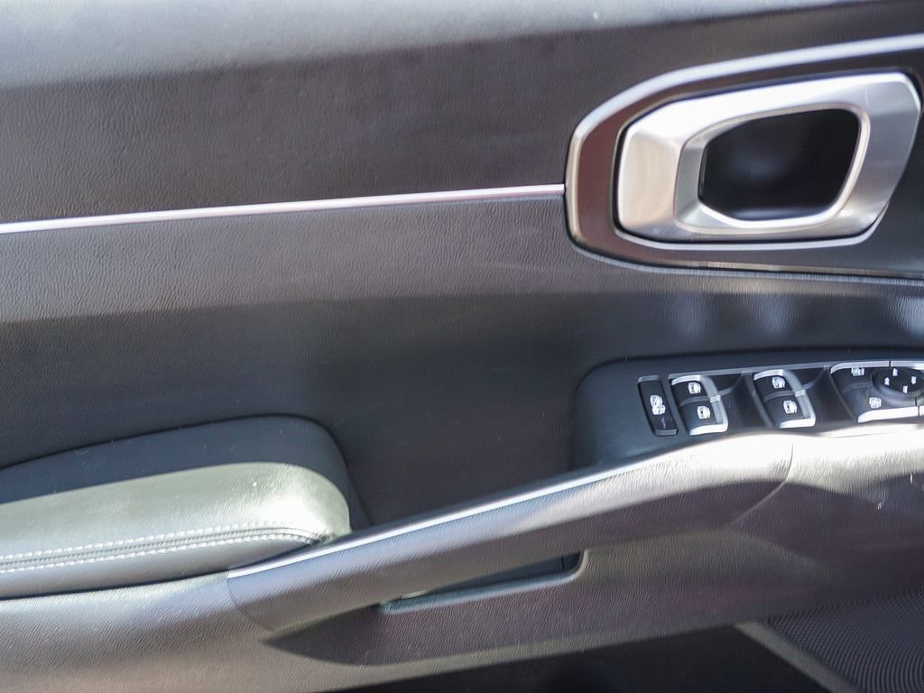 Certified 2022 Kia Sorento S FWD image 19