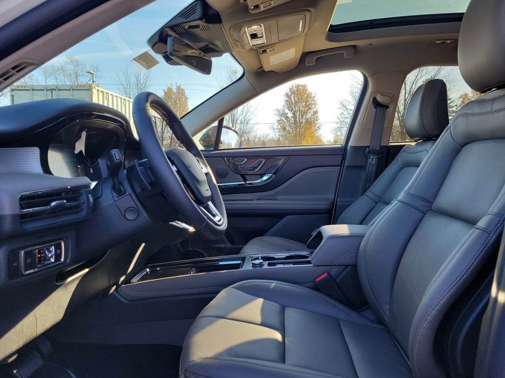 New 2026 Lincoln Corsair Premiere image 16
