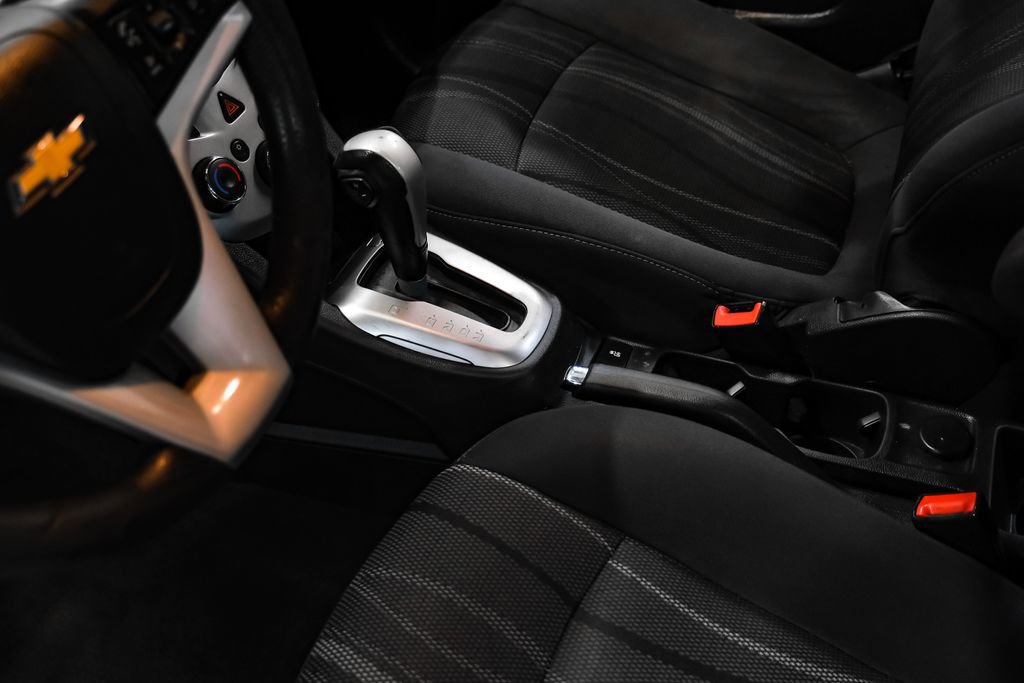 Used 2018 Chevrolet Sonic LT FWD image 22