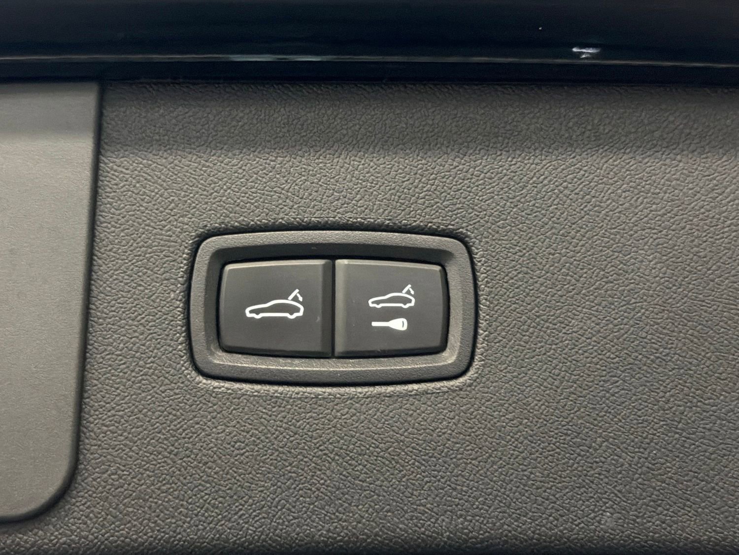 Used 2023 Porsche Cayenne AWD/4WD image 16