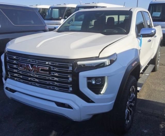 Used 2026 GMC Canyon Denali AWD/4WD image 1