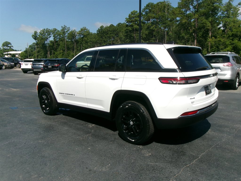 Used 2022 Jeep Grand Cherokee Laredo w/ Luxury Tech Group I image 5