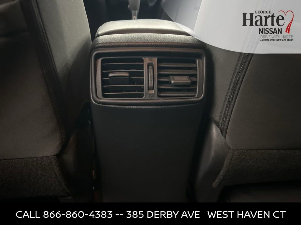 Used 2016 Nissan Rogue SV image 33
