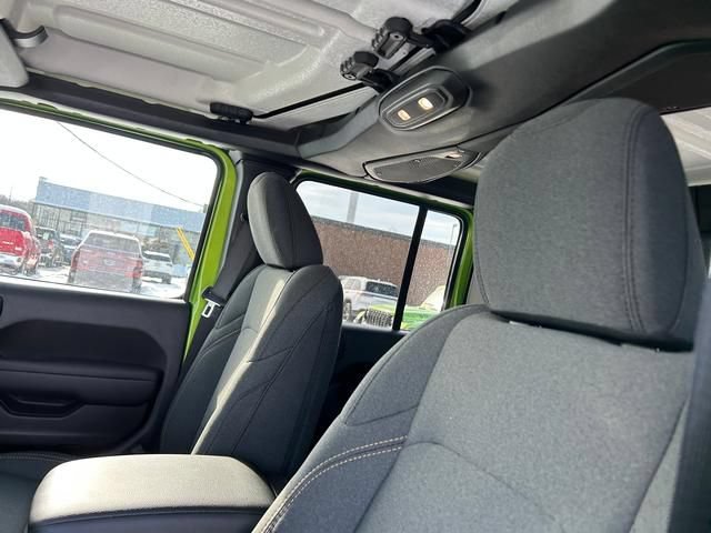 New 2025 Jeep Gladiator Sport AWD/4WD image 12