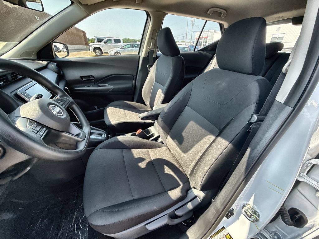 New 2025 Nissan Kicks Play S FWD image 13
