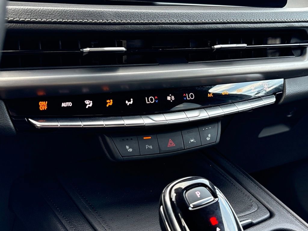 Certified 2024 Cadillac XT4 Luxury w/ Cold Weather Package image 19