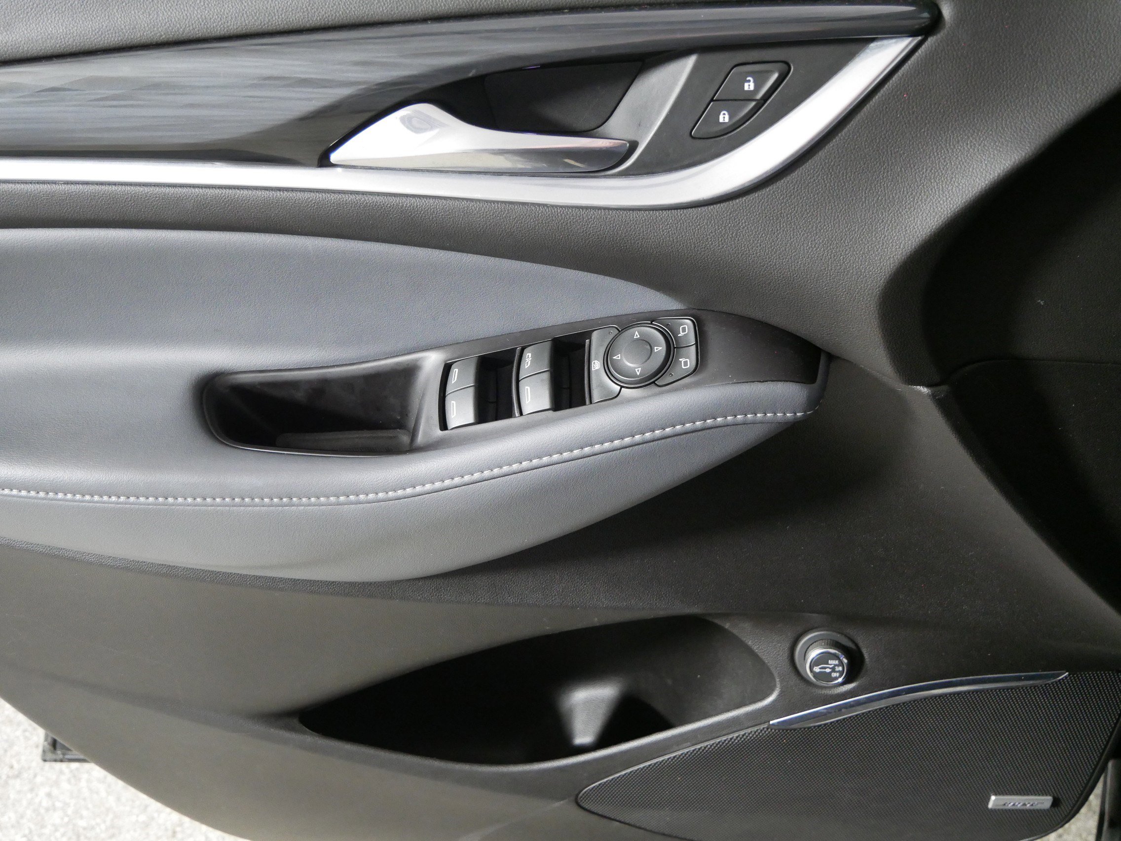 Used 2020 Buick Enclave Essence image 19