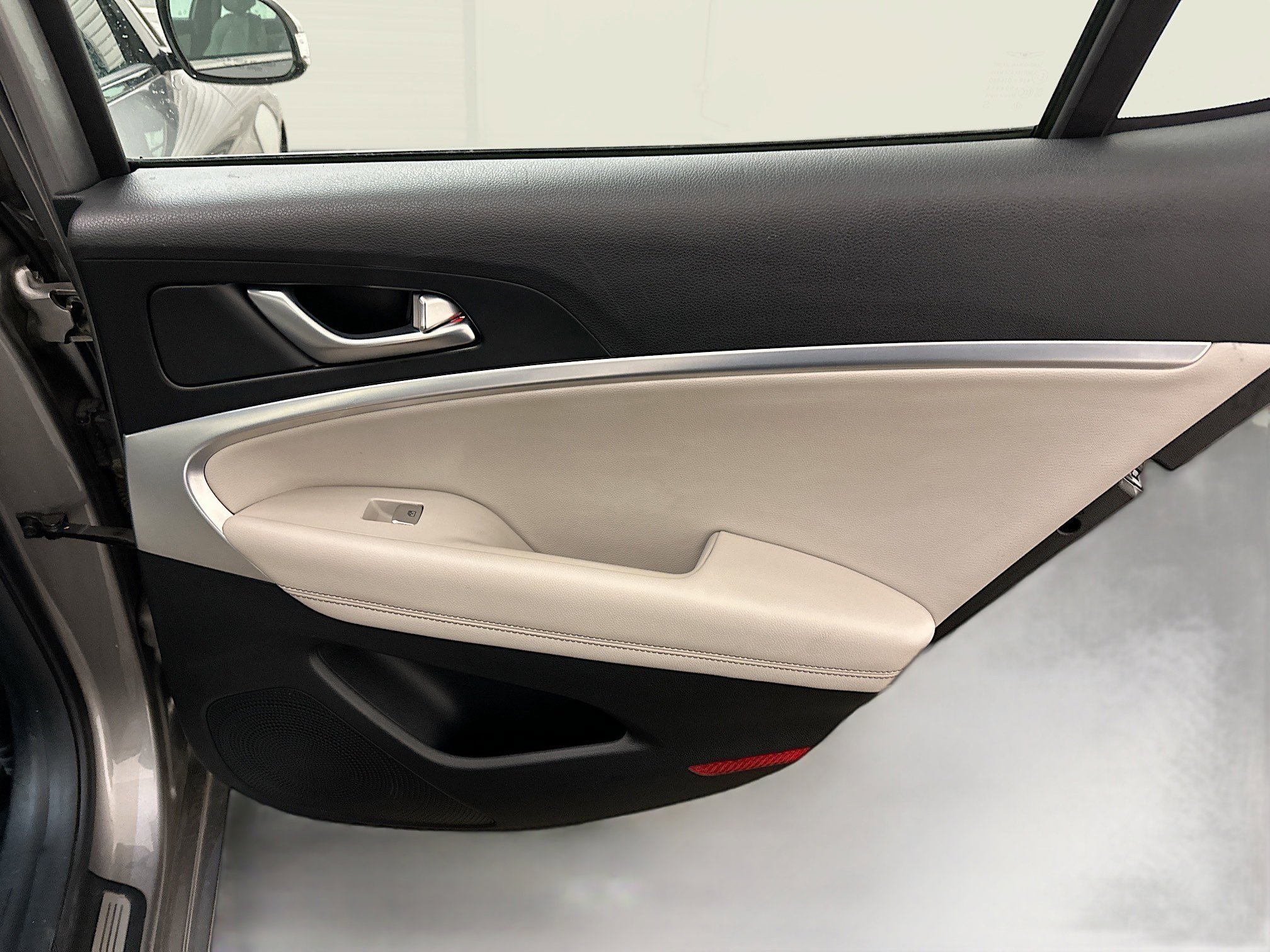 Used 2023 Genesis G70 2.0T AWD/4WD image 31