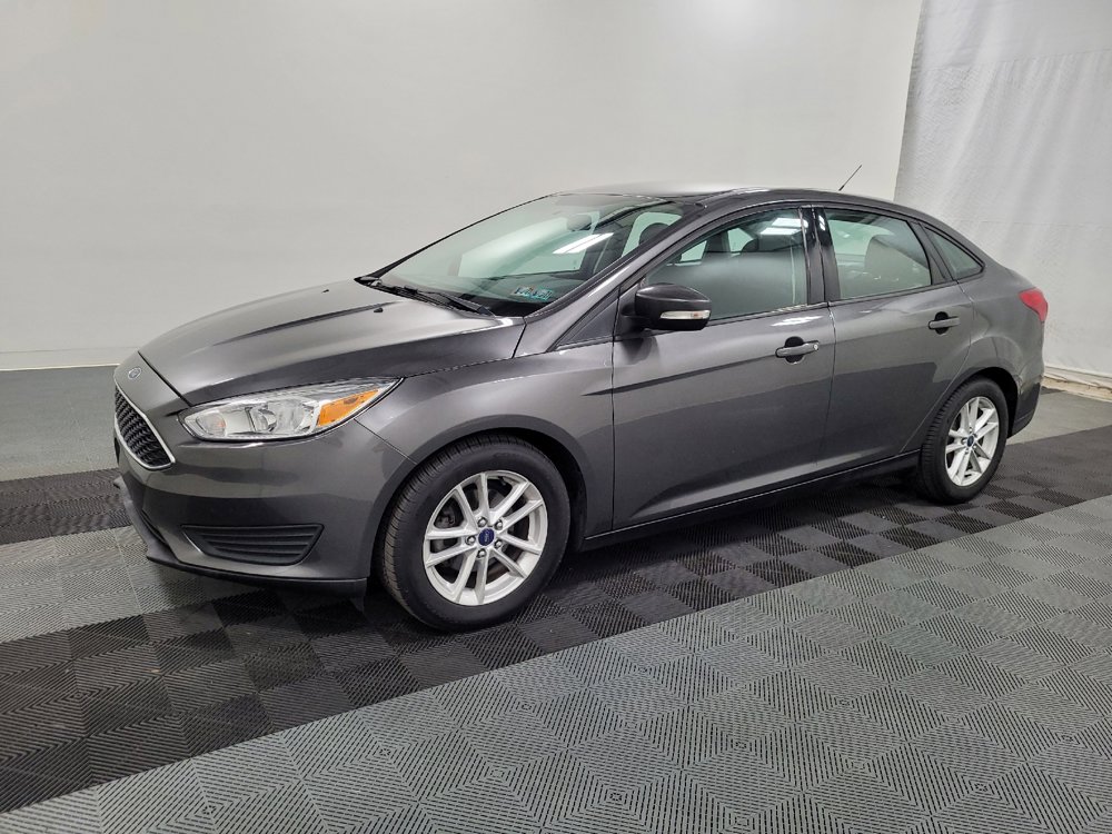 Used 2016 Ford Focus SE FWD image 2