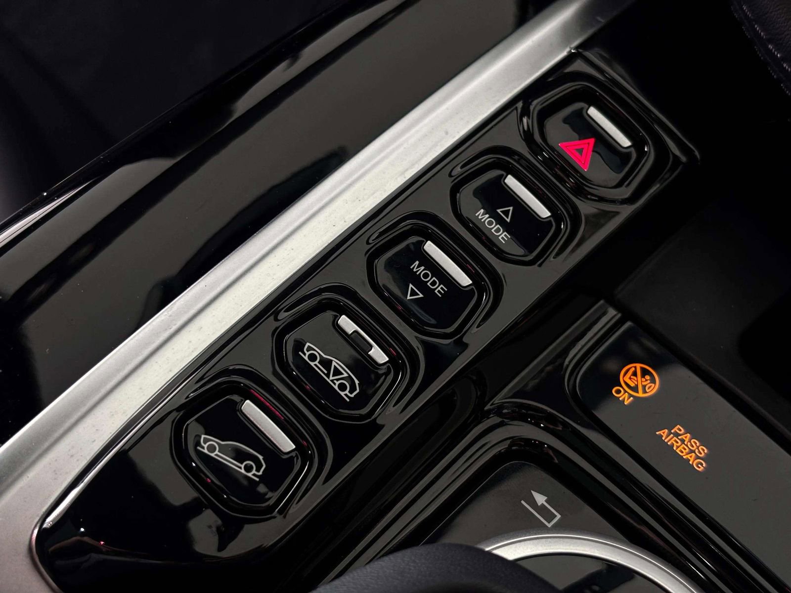 Used 2024 Aston Martin DBX image 31