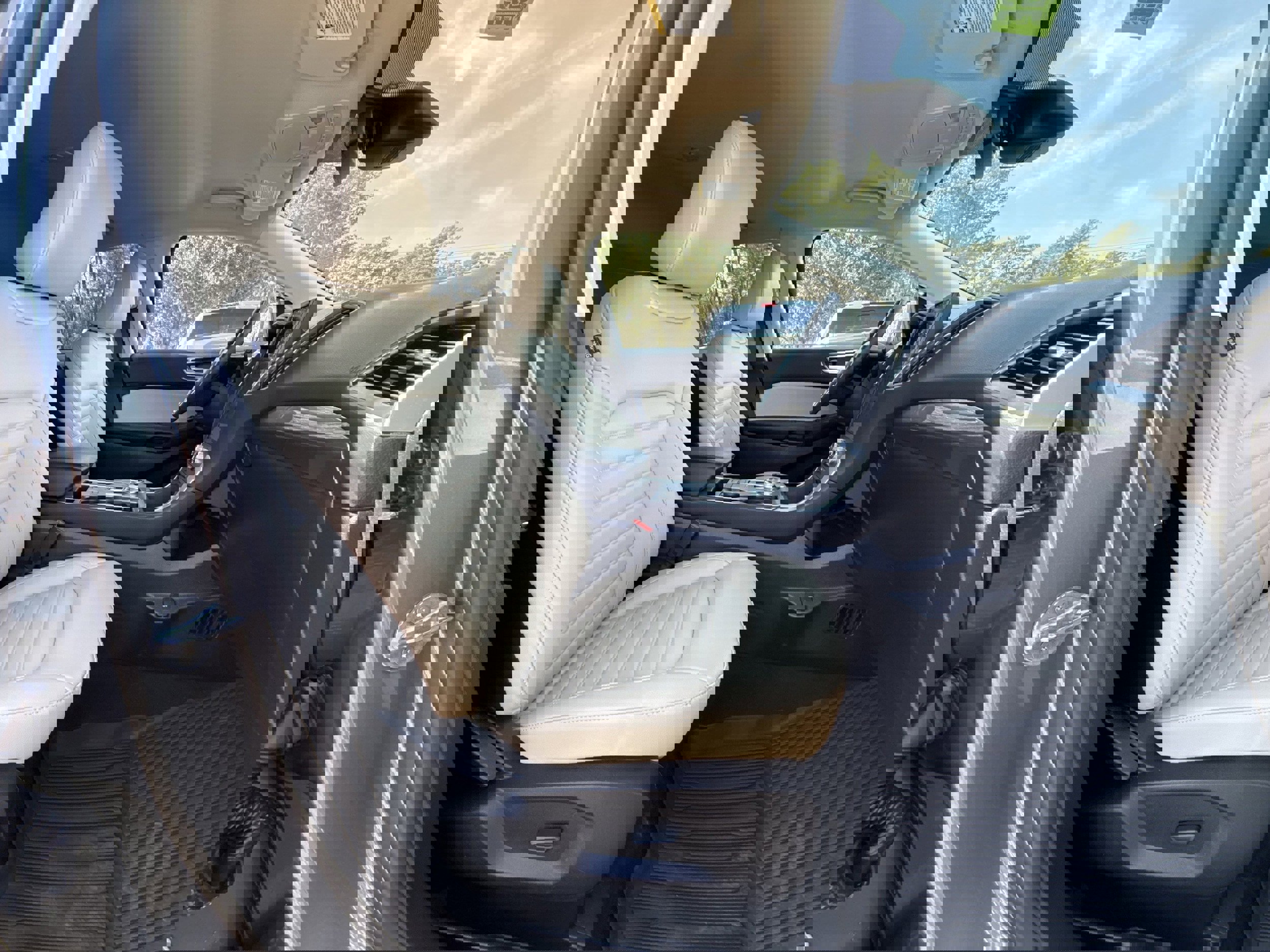 Used 2024 Ford Edge SEL image 10