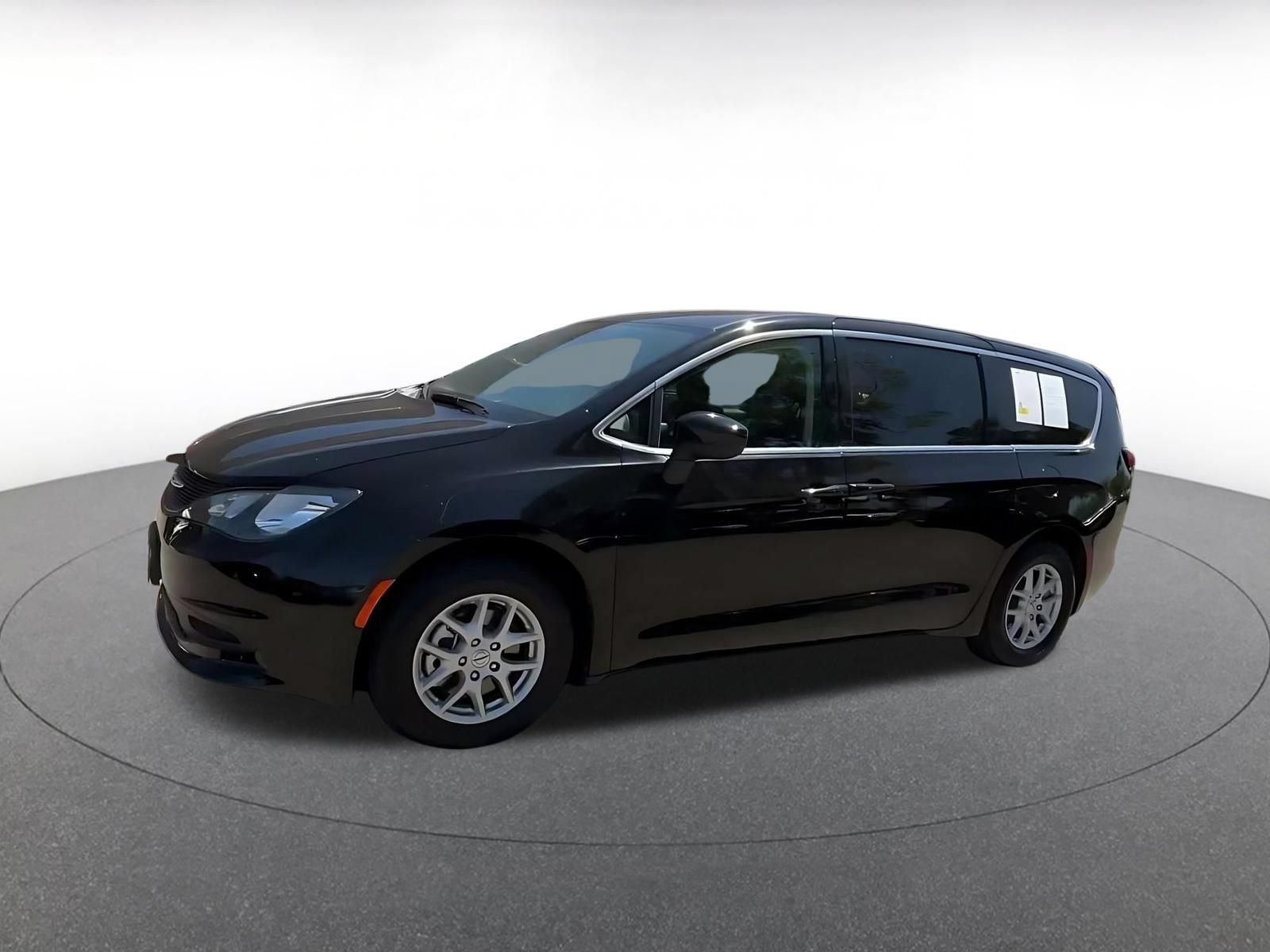 Used 2024 Chrysler Voyager LX FWD image 7