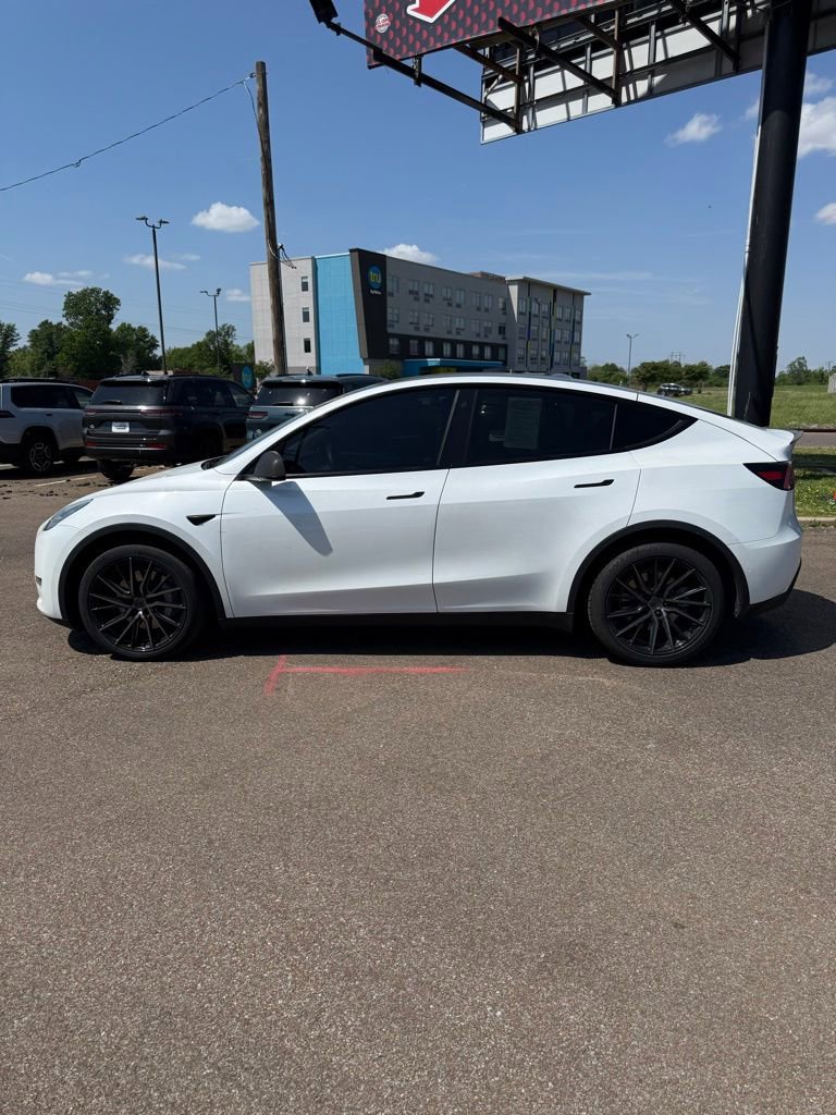 Used 2021 Tesla Model Y Long Range image 3