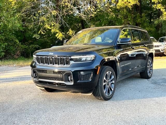 New 2025 Jeep Grand Cherokee L Overland w/ Advanced Protech Group III AWD/4WD image 9