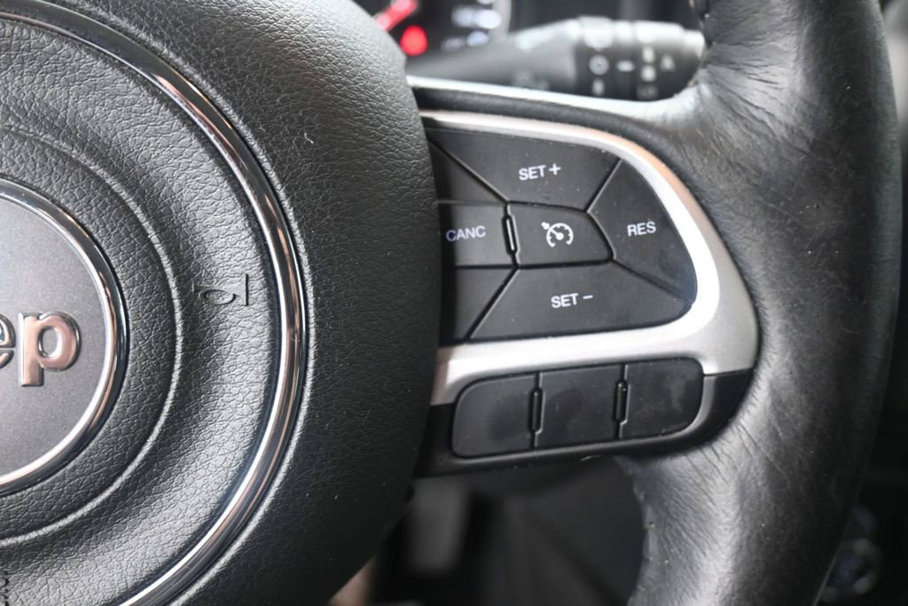 Used 2020 Jeep Renegade Latitude w/ Cold Weather Group AWD/4WD image 38